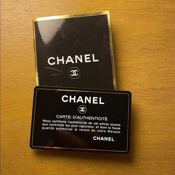 Vintage Chanel Classic Black Shoulder Bag with Gold Accents - Picture 14 of 15